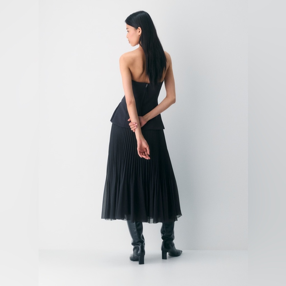 Aritzia Wilfred Twirl Pleated Skirt - Picture 2 of 10